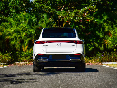 Mercedes EQS SUV  Фото №5